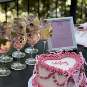 ГОЛЯМА ТОРТА СЪРЦЕ С ПАНДЕЛКИ