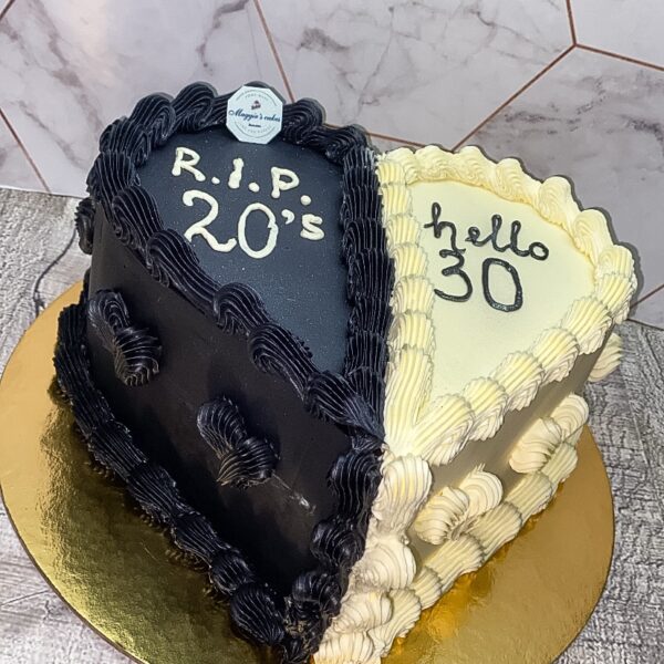 ГОЛЯМА ТОРТА ВИНТИДЖ ДИЗАЙН ФОРМА СЪРЦЕ