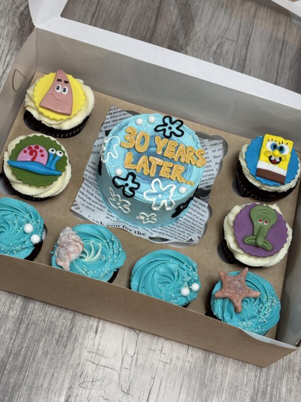 БЕНТО ТОРТА С 8 МЪФИНА