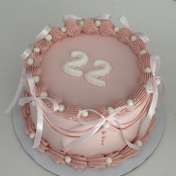 ГОЛЯМА ВИНТИДЖ ТОРТА С ПАНДЕЛКИ