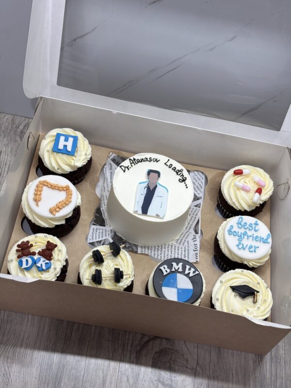 БЕНТО ТОРТА С 8 МЪФИНА