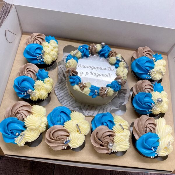 БЕНТО ТОРТА С 8 МЪФИНА