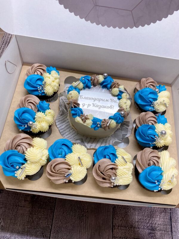 БЕНТО ТОРТА С 8 МЪФИНА