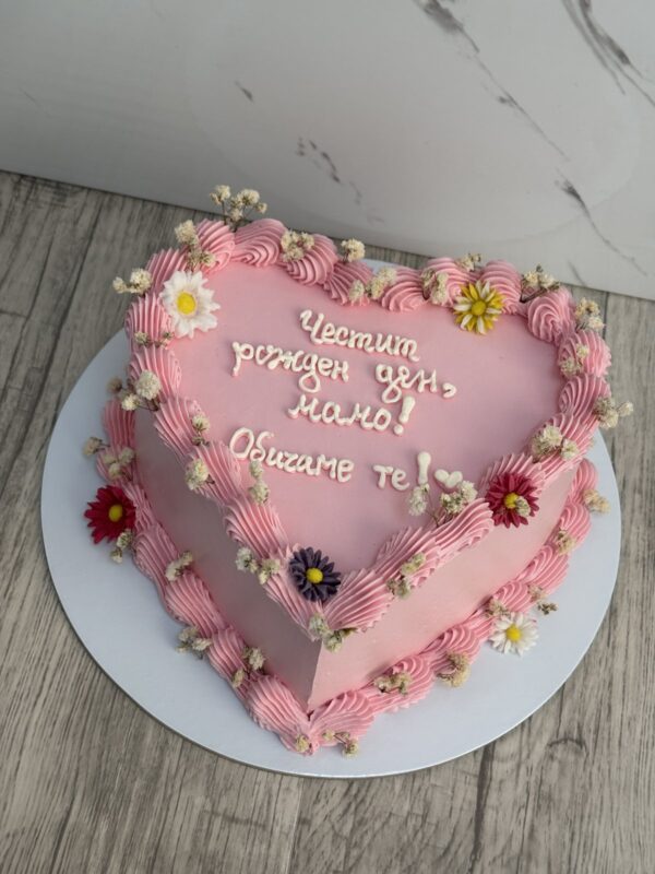 ГОЛЯМА ТОРТА ВИНТИДЖ ДИЗАЙН ФОРМА СЪРЦЕ