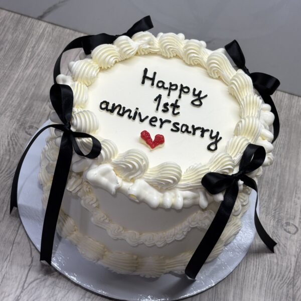 ГОЛЯМА ВИНТИДЖ ТОРТА С ПАНДЕЛКИ