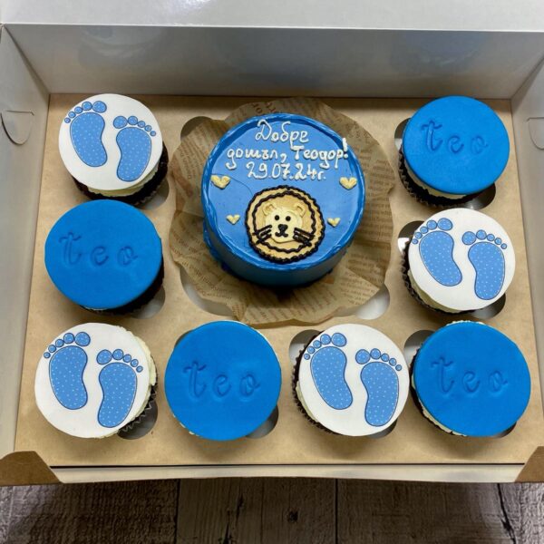 БЕНТО ТОРТА С 8 МЪФИНА