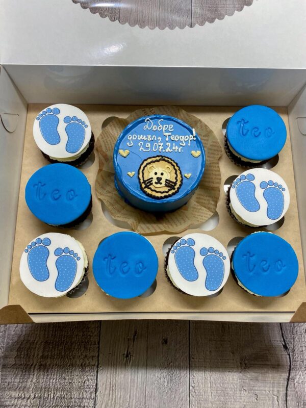 БЕНТО ТОРТА С 8 МЪФИНА