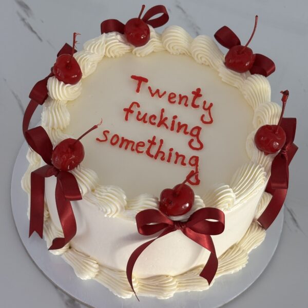 ГОЛЯМА ВИНТИДЖ ТОРТА С ПАНДЕЛКИ