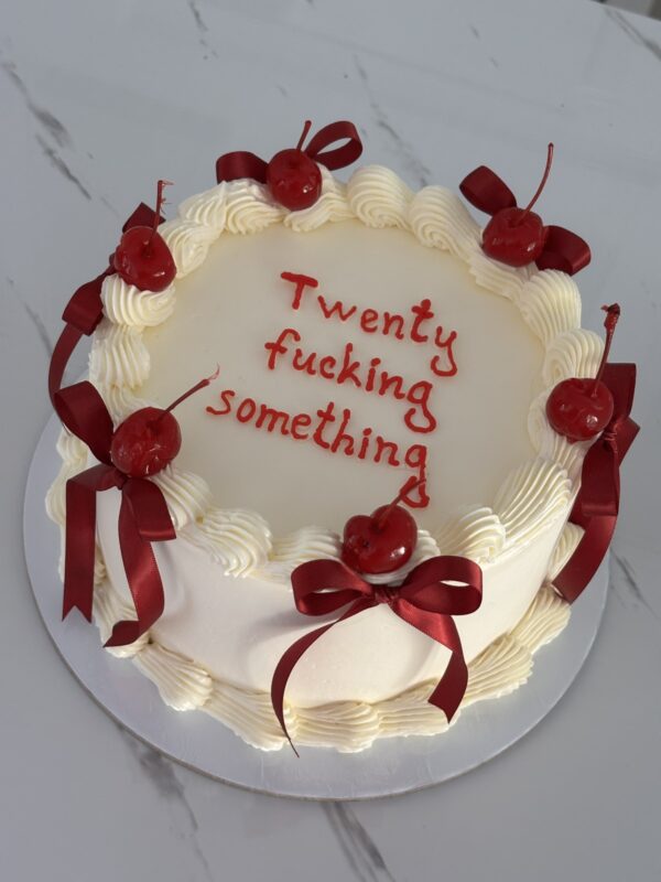 ГОЛЯМА ВИНТИДЖ ТОРТА С ПАНДЕЛКИ