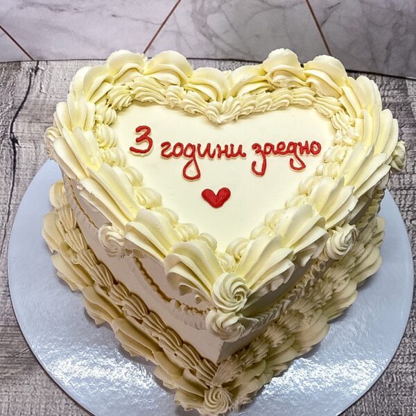 ГОЛЯМА ТОРТА ВИНТИДЖ ДИЗАЙН ФОРМА СЪРЦЕ