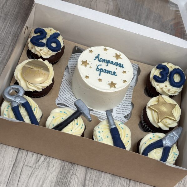 БЕНТО ТОРТА С 8 МЪФИНА