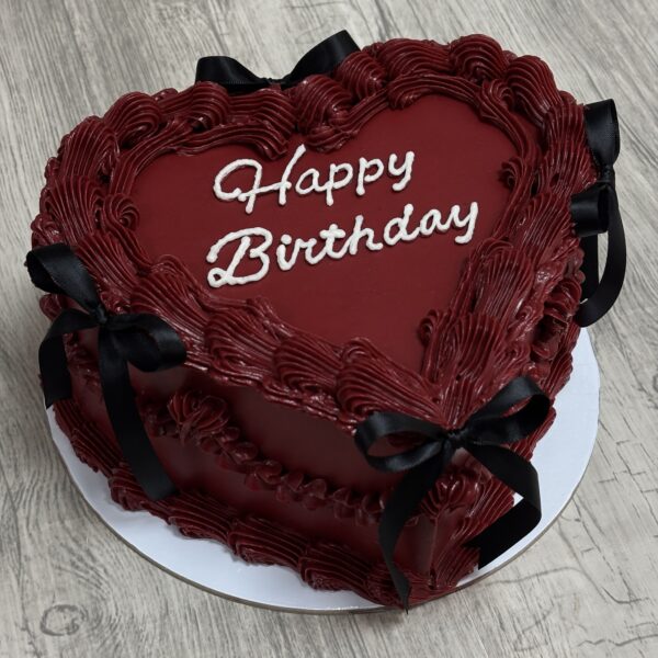 ГОЛЯМА ТОРТА СЪРЦЕ С ПАНДЕЛКИ