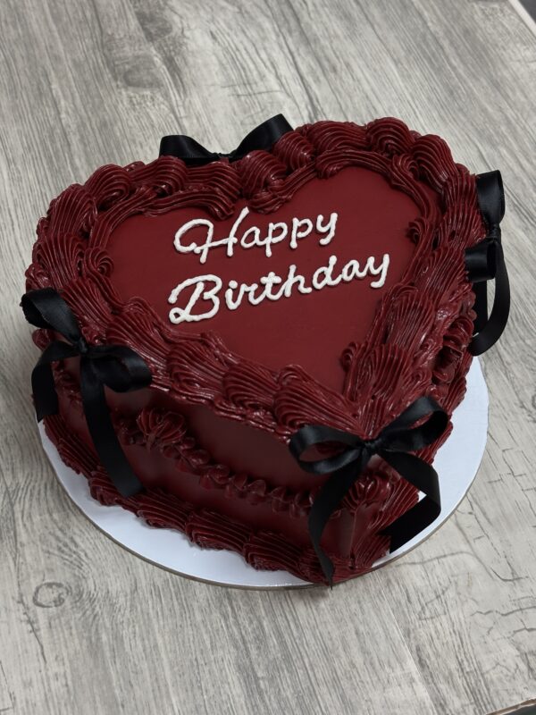 ГОЛЯМА ТОРТА СЪРЦЕ С ПАНДЕЛКИ