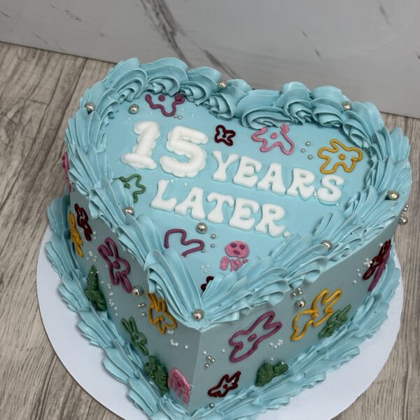 ГОЛЯМА ТОРТА ВИНТИДЖ ДИЗАЙН ФОРМА СЪРЦЕ