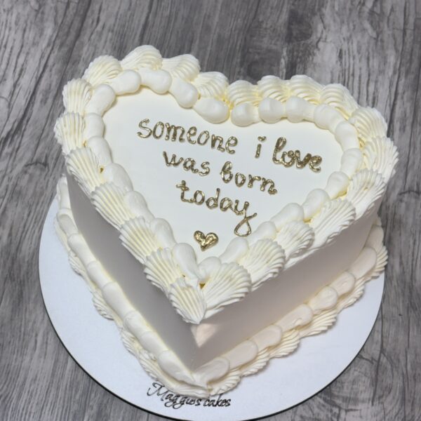 ГОЛЯМА ТОРТА ВИНТИДЖ ДИЗАЙН ФОРМА СЪРЦЕ