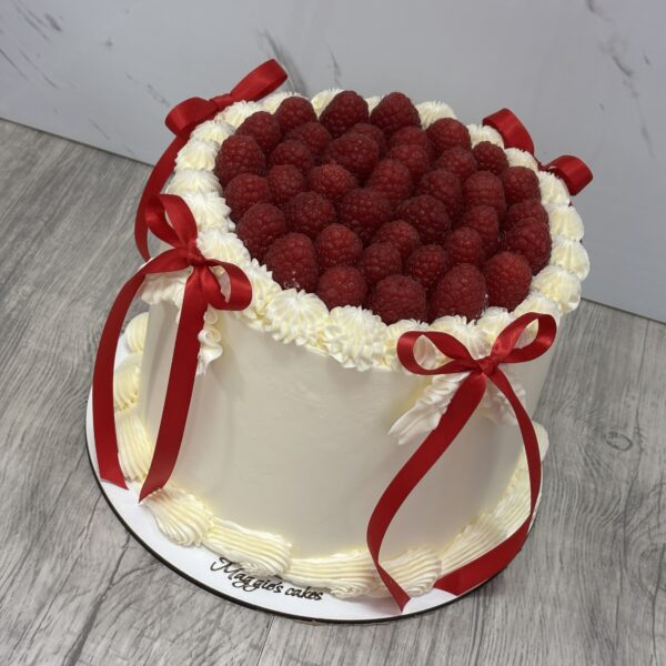 ГОЛЯМА ВИНТИДЖ ТОРТА С ПАНДЕЛКИ