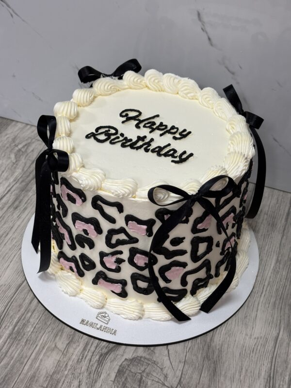 ГОЛЯМА ВИНТИДЖ ТОРТА С ПАНДЕЛКИ