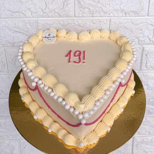 img_5712 ГОЛЯМА ТОРТА ВИНТИДЖ ДИЗАЙН ФОРМА СЪРЦЕ