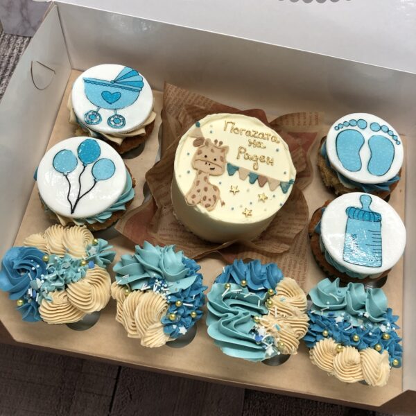 БЕНТО ТОРТА С 8 МЪФИНА