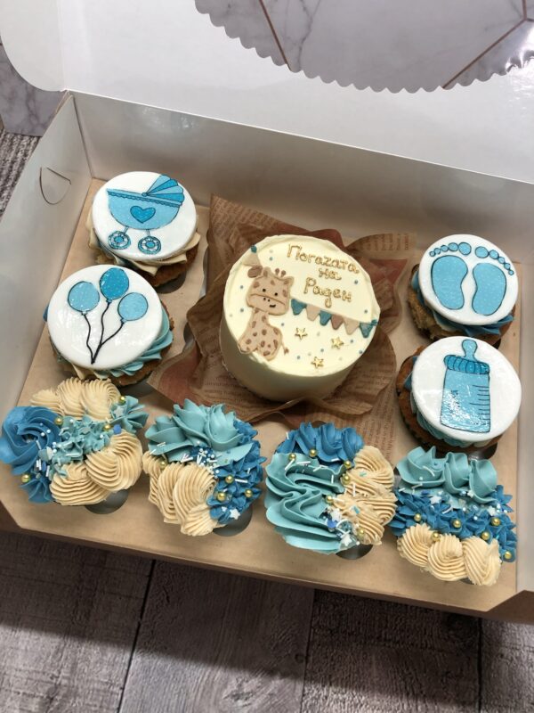 БЕНТО ТОРТА С 8 МЪФИНА