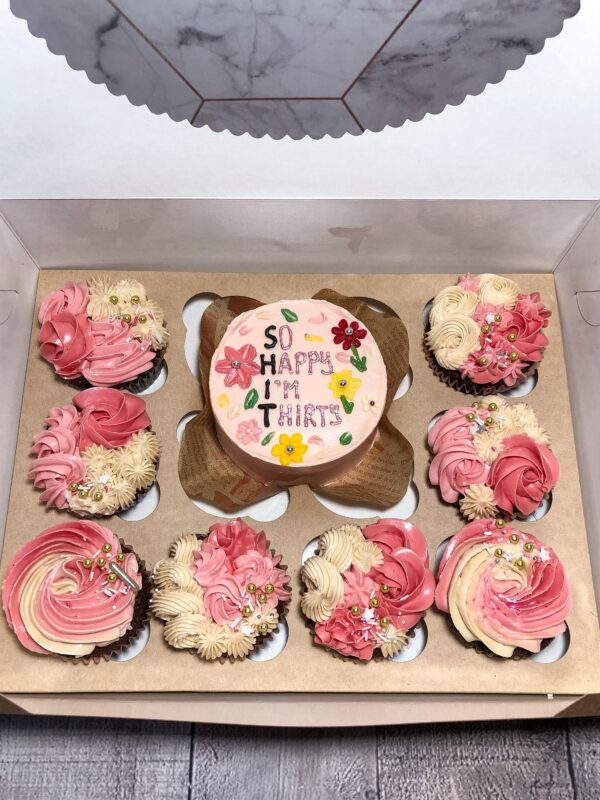 БЕНТО ТОРТА С 8 МЪФИНА