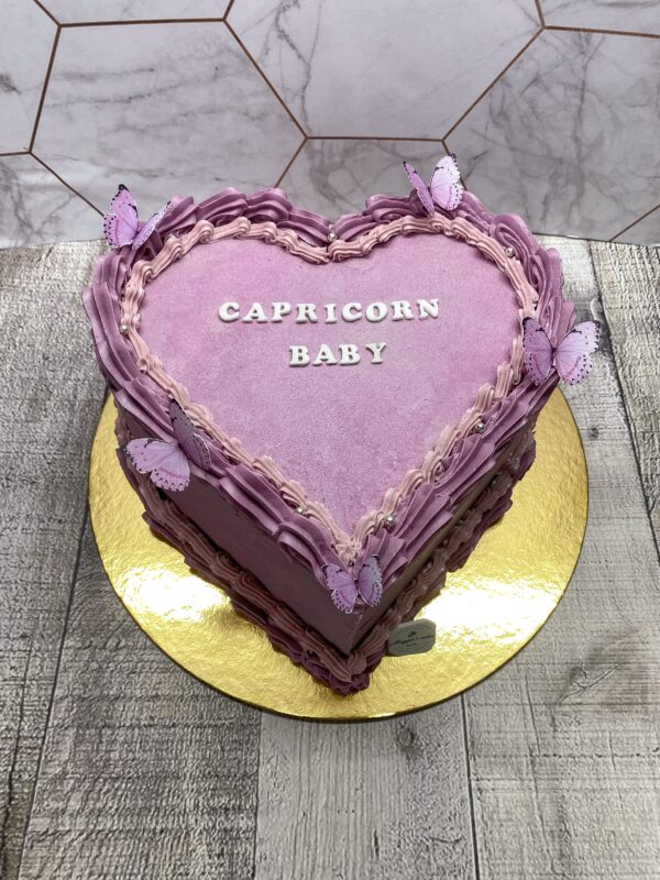 ГОЛЯМА ТОРТА ВИНТИДЖ ДИЗАЙН ФОРМА СЪРЦЕ