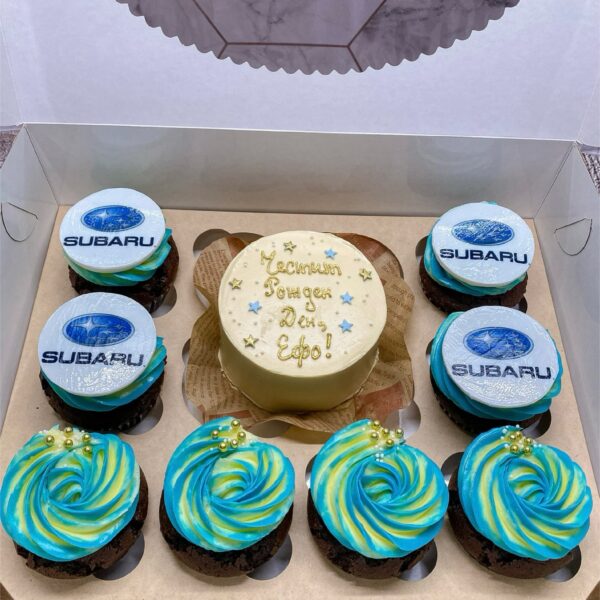 БЕНТО ТОРТА С 8 МЪФИНА