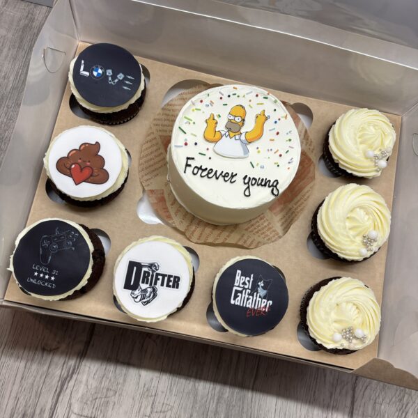 БЕНТО ТОРТА С 8 МЪФИНА