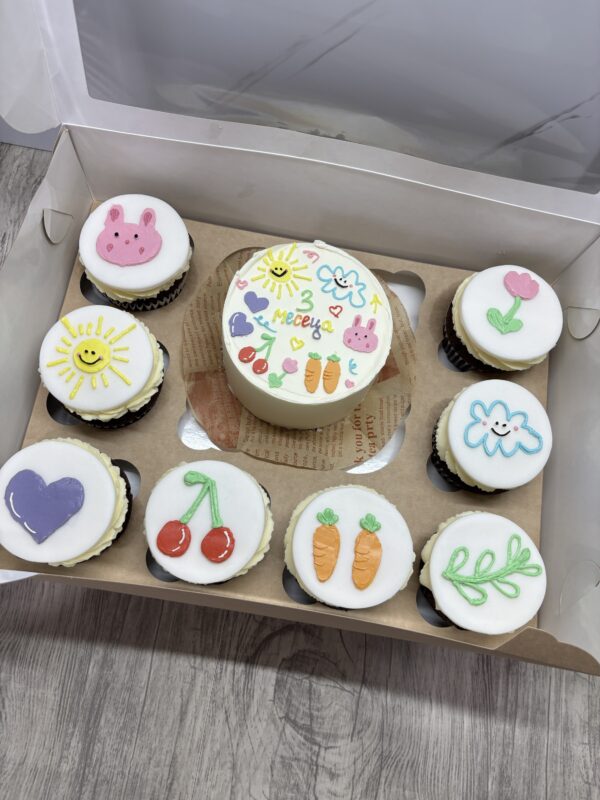 БЕНТО ТОРТА С 8 МЪФИНА