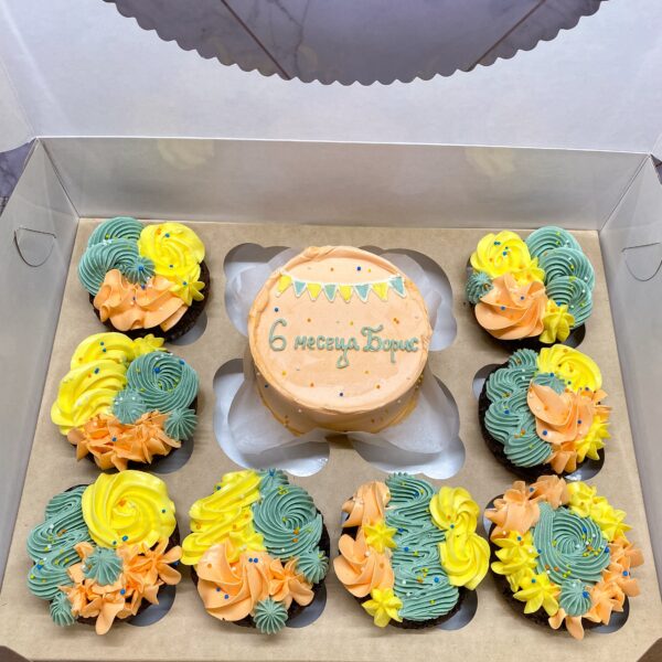 БЕНТО ТОРТА С 8 МЪФИНА