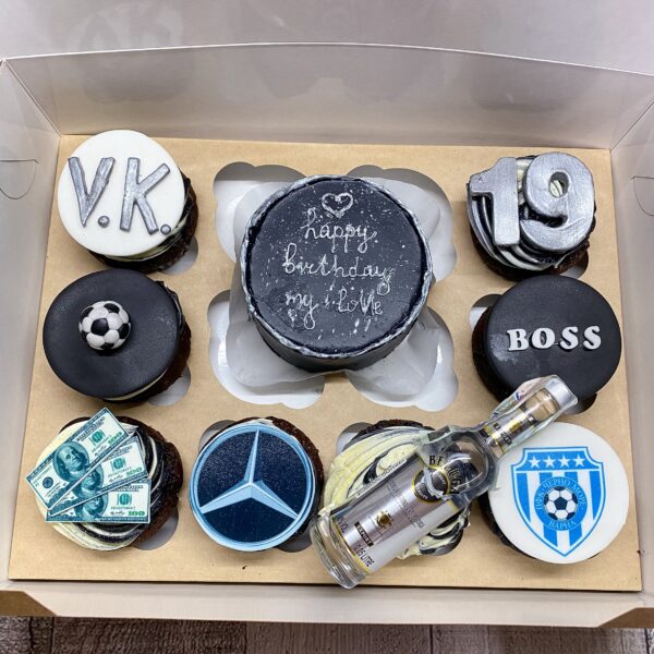 БЕНТО ТОРТА С 8 МЪФИНА