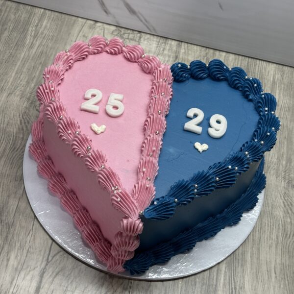 ГОЛЯМА ТОРТА ВИНТИДЖ ДИЗАЙН ФОРМА СЪРЦЕ