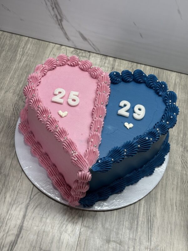 ГОЛЯМА ТОРТА ВИНТИДЖ ДИЗАЙН ФОРМА СЪРЦЕ