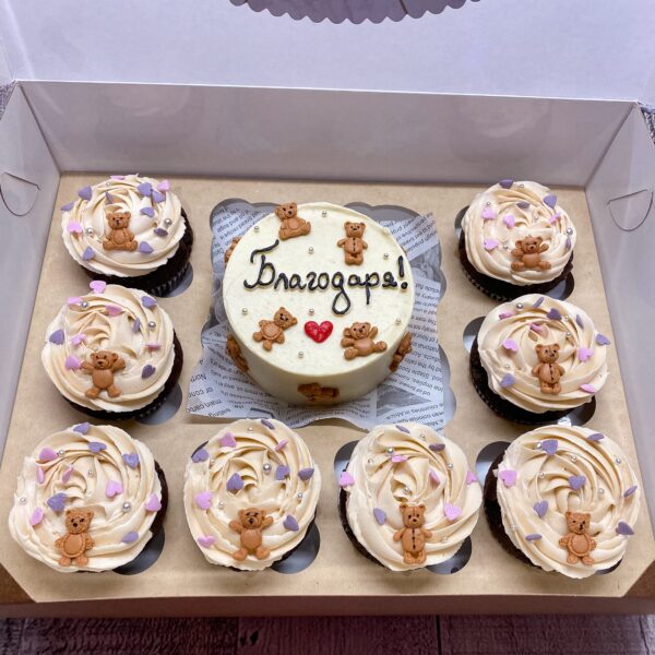 БЕНТО ТОРТА С 8 МЪФИНА