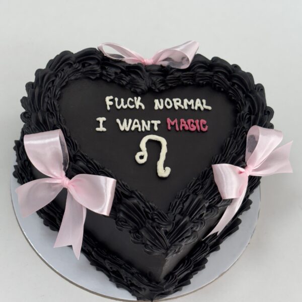 ГОЛЯМА ТОРТА СЪРЦЕ С ПАНДЕЛКИ