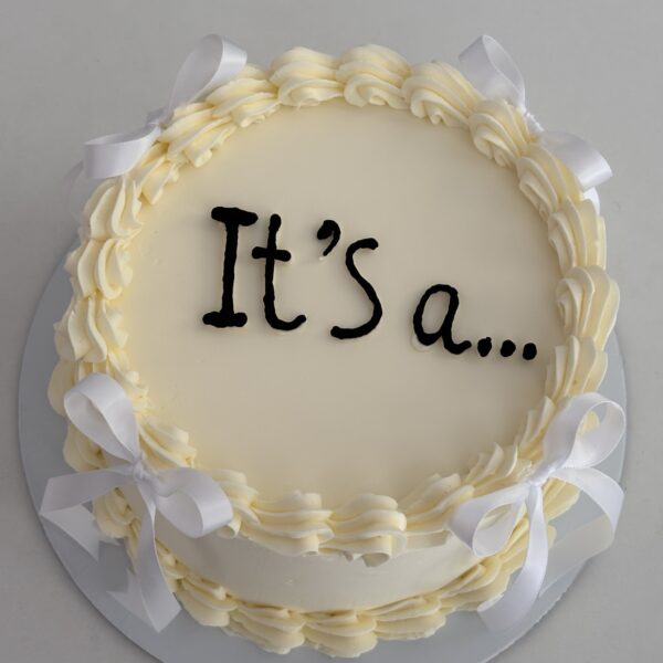 ГОЛЯМА ТОРТА РАЗКРИВАНЕ НА ПОЛ НА БЕБЕ