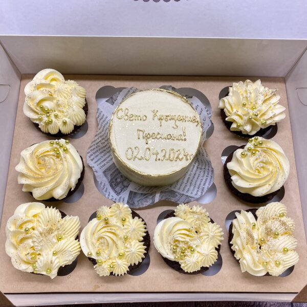 БЕНТО ТОРТА С 8 МЪФИНА