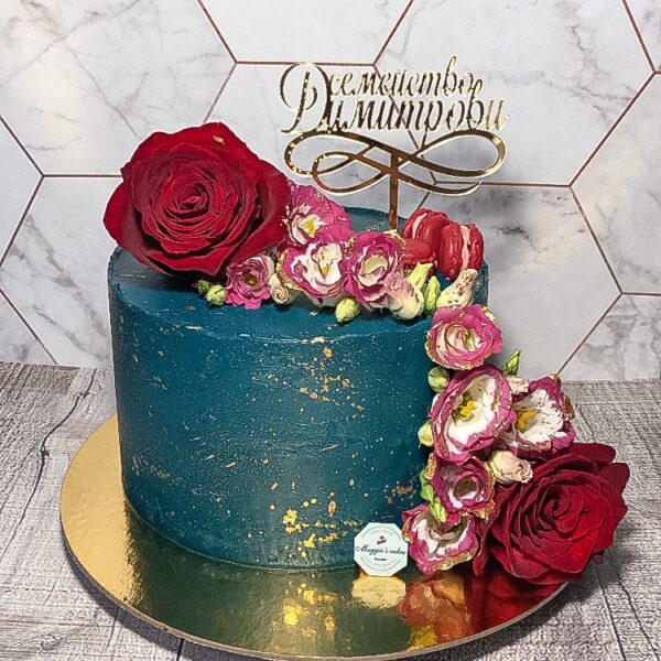 Голяма торта с живи цветя
