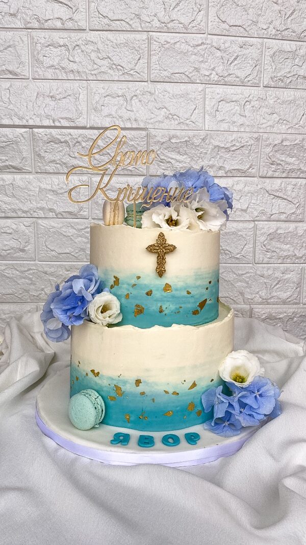 Голяма торта с живи цветя