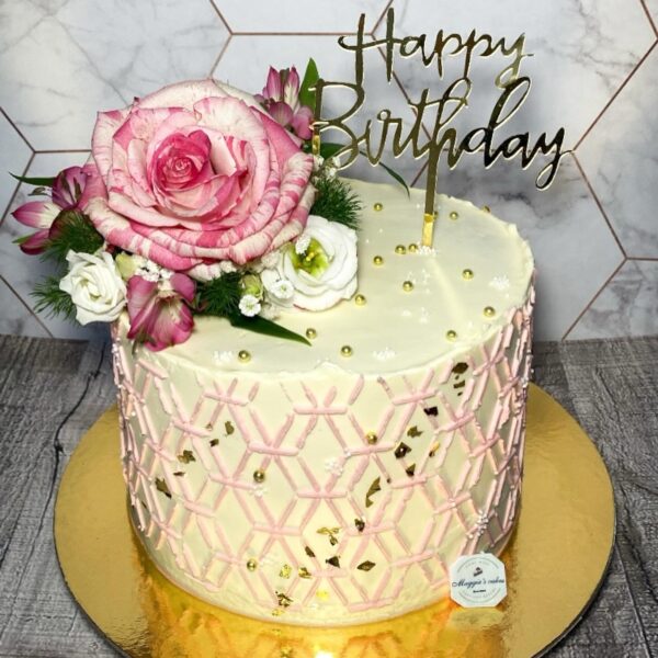 Голяма торта с живи цветя