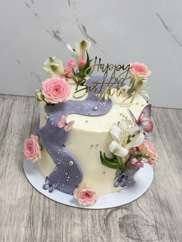 Голяма торта с живи цветя