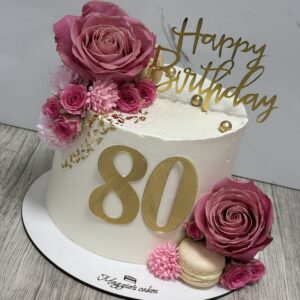 Голяма торта с живи цветя