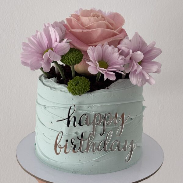 Голяма торта с живи цветя